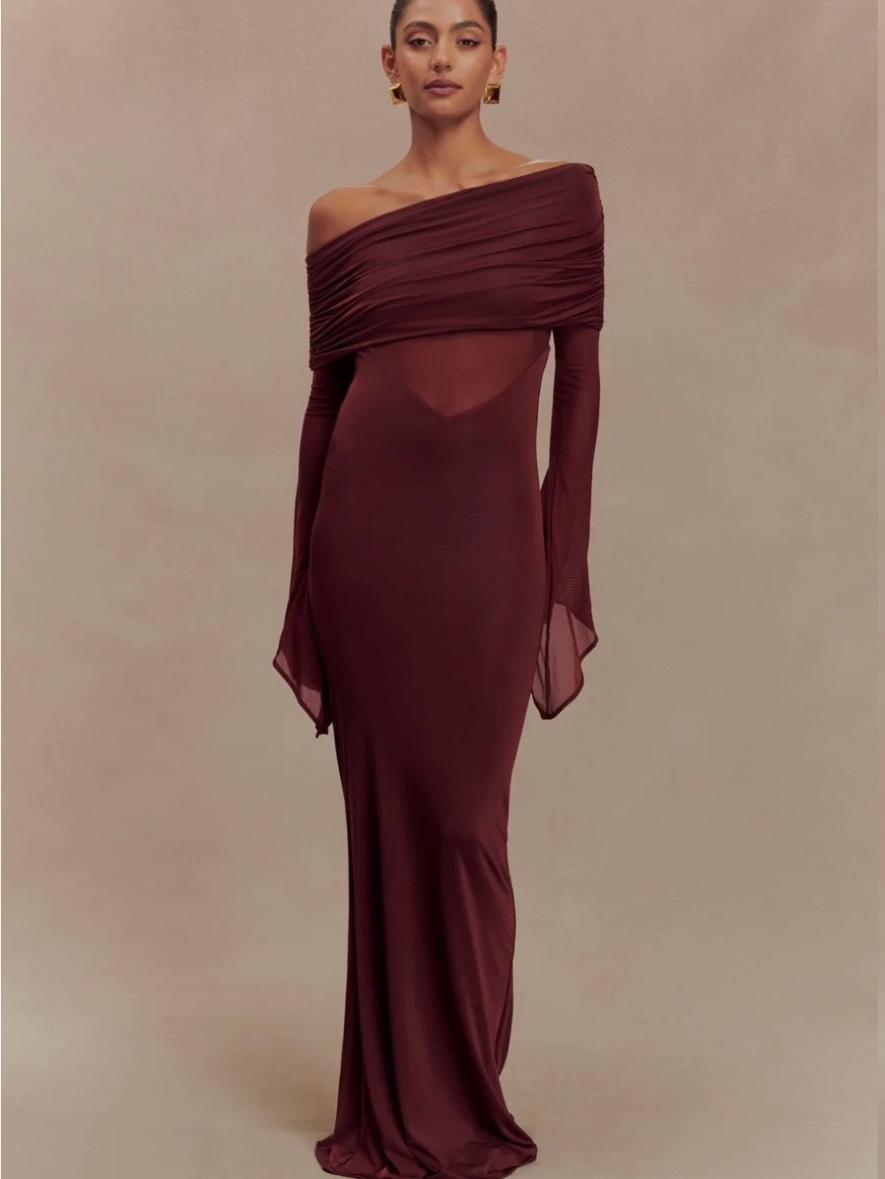 Meshki burgundy Kaitlin dress 

Off-Shoulder Long Sleeve Burgundy Maxi Dress - Picture 3 of 4